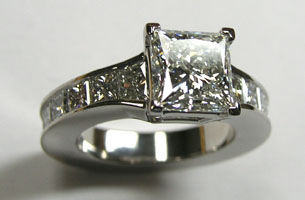 Style# So7776 Princess Cut w/ Trilliants